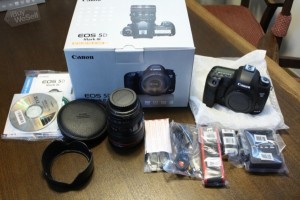 Canon EOS-5D Mark III Digital SLR Camera Body Kit with EF 24-105mm f/4L Image Stabilized Lens